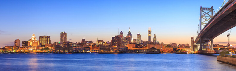 Fototapeta na wymiar Philadelphia skyline at sunset
