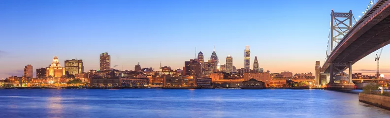 Foto op Plexiglas De skyline van Philadelphia bij zonsondergang © f11photo