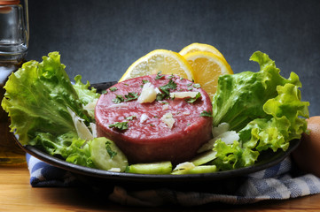 Steak tartare Татарский бифштекс Bistecca alla tartara Filete tártaro Tatar סטייק טרטר Tatar Tartarpihvi タルタルステーキ Råbiff 韃靼牛肉 Befsztyk tatarski 타르타르 스테이크 Totoriškas steikas 