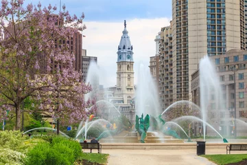 Gordijnen Swann Memorial Fountain With City Hall In The Background © f11photo