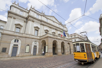 Fototapeta na wymiar milano teatro della scala in lombardia italia
