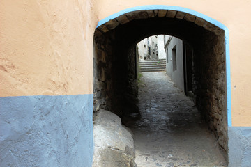 Callejuela de un pequeño pueblo de Aragón 