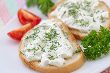Sandwiches with cream cheese and vegetables
