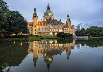Fototapeta na wymiar City Hall of Hannover, Germany by night 