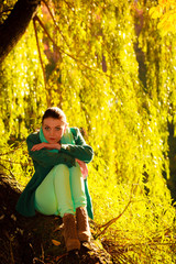 young woman relaxing in autumnal park.