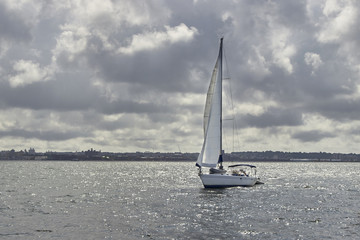 Obraz premium Yacht on Hudson river, New York
