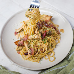 Fusion food - Spicy spaghetti with bacon and basil