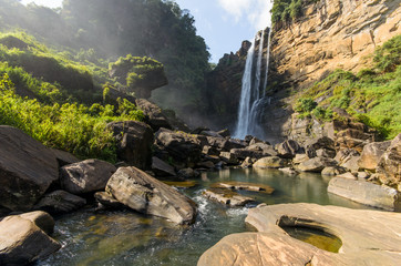 Laxapana Falls is 126 m high and the 8th highest waterfall in Sri Lanka and 625th highest waterfall in the world.  - obrazy, fototapety, plakaty