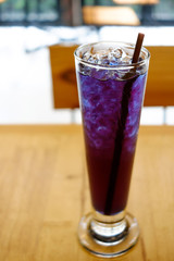 Butterfly pea and lemongrass mixture juice