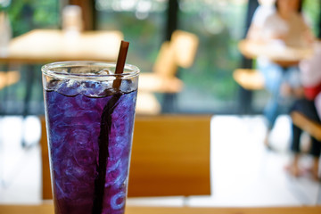 Butterfly pea and lemongrass mixture juice
