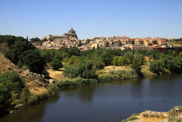 Fototapeta na wymiar Tagus river in Toledo, Spain