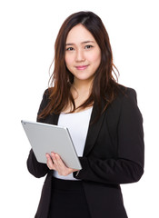 Obraz premium Asian businesswoman use of the digital tablet