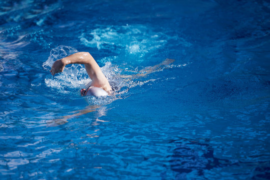 swimmer excercise on indoor swimming poo