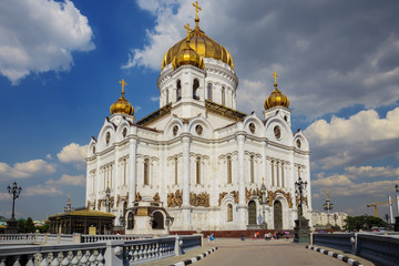 Fototapeta na wymiar MOSCOW, RUSSIA - JUNE 24, 2015: Cathedral of Christ the Savior in Moscow, the view from the western side