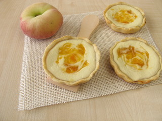 Small cheesecake with peach