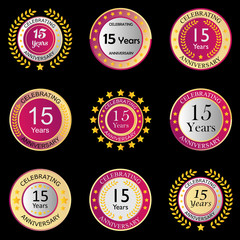 Jubiläumsbutton rosa, pink auf schwarzem Hintergrund