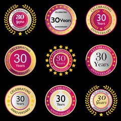 Jubiläumsbutton rosa, pink auf schwarzem Hintergrund