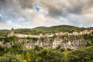 Fototapeta na wymiar Castellfollit de la Roca, medieval village at the edge of the mountain.