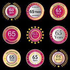 Jubiläumsbutton rosa, pink auf schwarzem Hintergrund