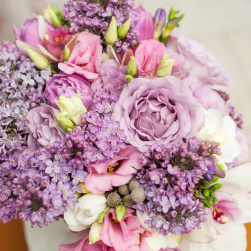 flower composition / Flowers in violet tones for an event, party or wedding reception