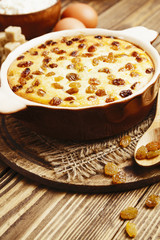 Casserole with cottage cheese and raisins