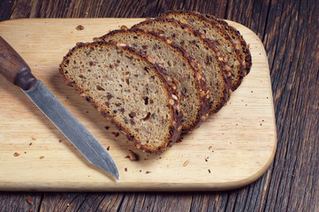 Sliced bread and the knife