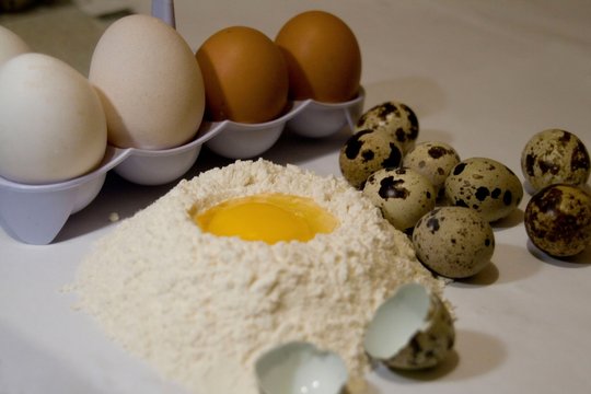 many eggas for cake