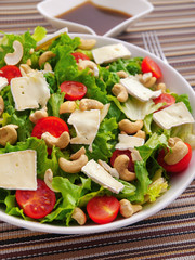 Green salad with brie, cashew and cherry tomatos