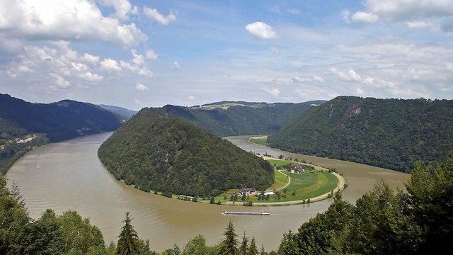 Schloegener Schlinge (english winding) of the Danube river.
It is a famous geological feature in Upper Austria.
