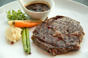  sirloin steak, served with asparagus, grilled carrot