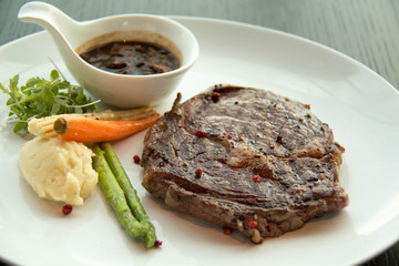  sirloin steak, served with asparagus, grilled carrot