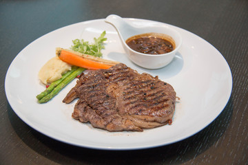  sirloin steak, served with asparagus, grilled carrot