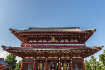 Obraz premium The ornate Hozomon gate to the Senso-ji temple in Asakusa with