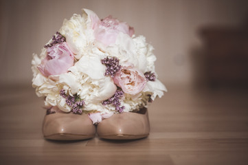 beautiful bridal bouquet with wedding shoe