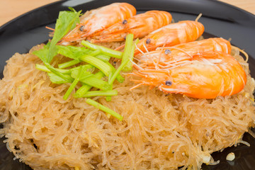 baked vermicelli with shrimp in wood dish