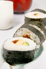 卵焼き , きゅうり , かんぴょうの巻き寿司