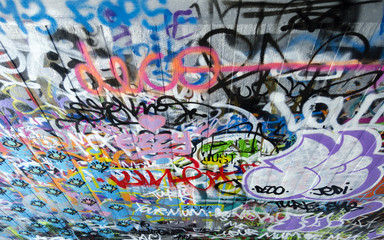 Fototapeta na wymiar London - Graffiti on Skate Park #2