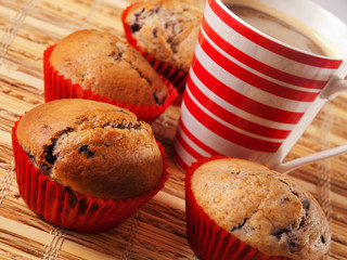 Berry muffins with coffee