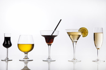 Bicchieri cocktails prosecco, martini e amari