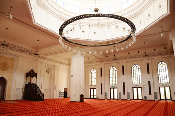 Obraz premium Interior of Tengku Ampuan Jemaah Mosque in Selangor, Malaysia