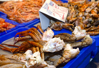 Puesto de marisco en el mercado de Cádiz. España
