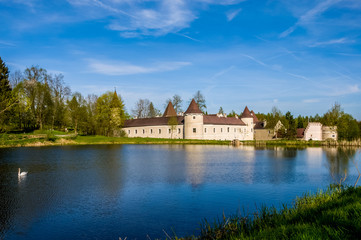 Fototapeta premium Lake with Castle Waldreichs in Lower Austria