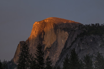 Yosemite Dome al tramonto
