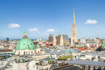 Fototapeta premium Widok na panoramę Wiednia z katedrą św. Szczepana w Wiedniu, Austria