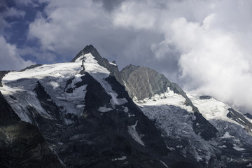 Fototapeta na wymiar Grossglockner high alpine road of Austria 