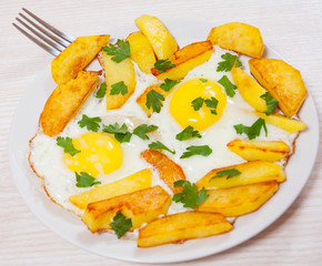 fried eggs with potato