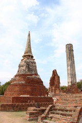 Fototapeta premium Wat Phra Mahathat in the Ayutthaya historical park, Thailand.