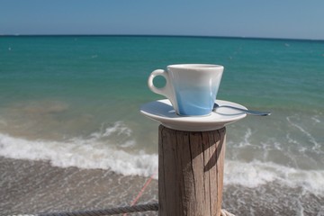 caffé in riva al mare