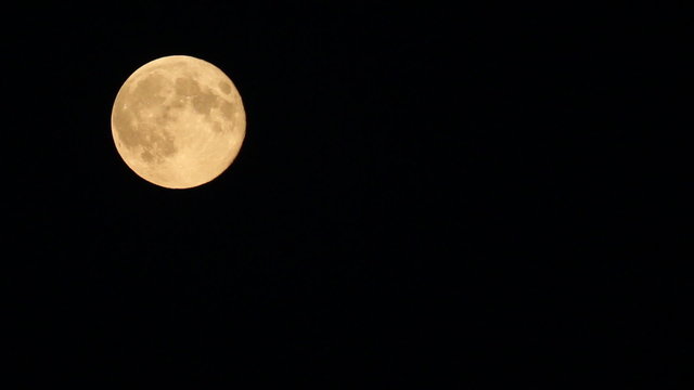 Full Moon motion in the night sky