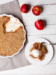 apple crumble with ice cream